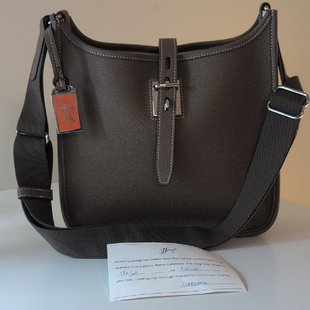 Dooney&Bourke Henry's Leather Crossbody In Taupe
